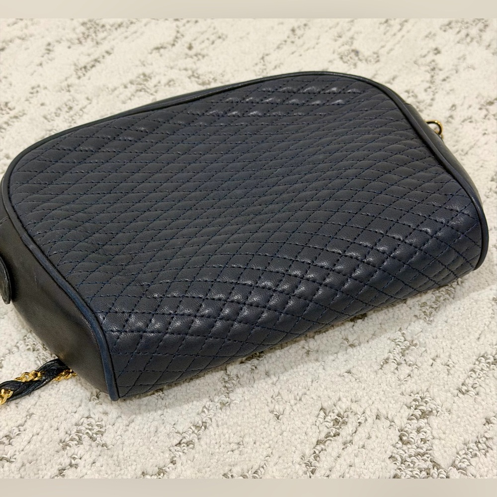 Bally Navy Quilted Leather Shoulder Bag With Gold Chain Strap- Like New! - Picture 8 of 11
